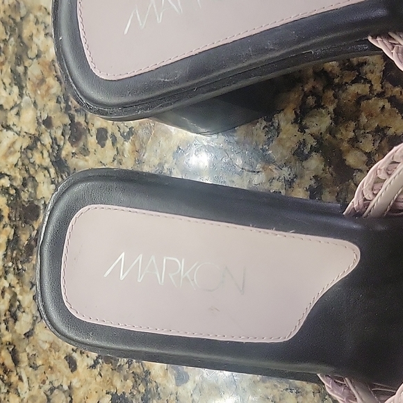 Heels - Picture 4 of 4